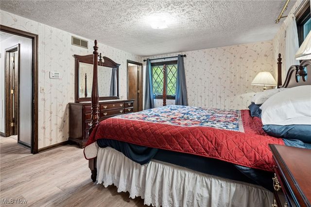 5375 Hillview Circle NW, Canton, OH 44718