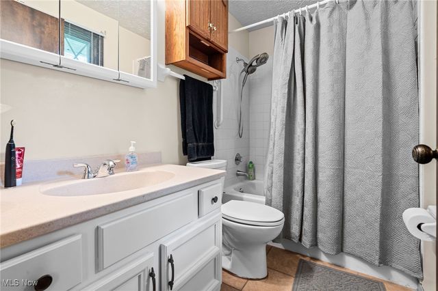 5375 Hillview Circle NW, Canton, OH 44718