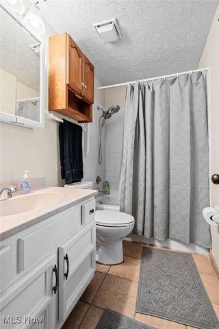 5375 Hillview Circle NW, Canton, OH 44718