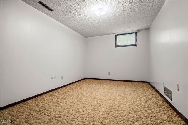 5375 Hillview Circle NW, Canton, OH 44718