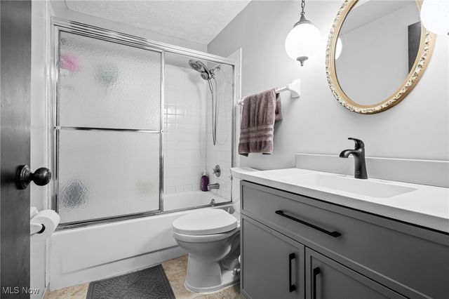 5375 Hillview Circle NW, Canton, OH 44718