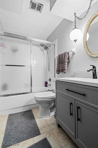 5375 Hillview Circle NW, Canton, OH 44718