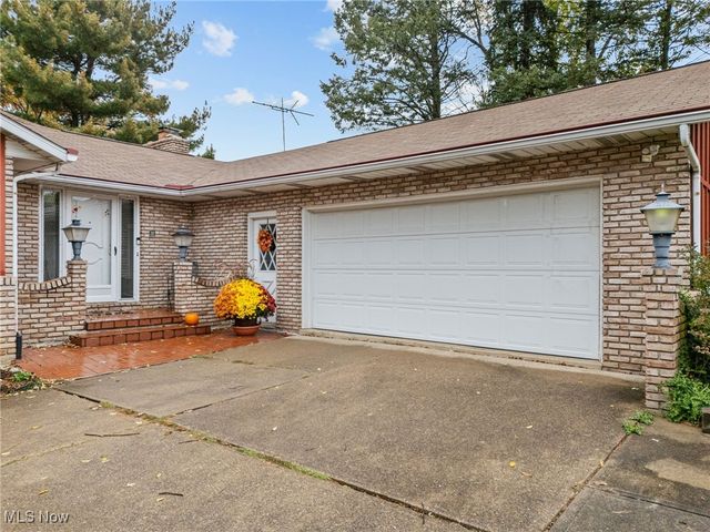 5375 Hillview Circle NW, Canton, OH 44718