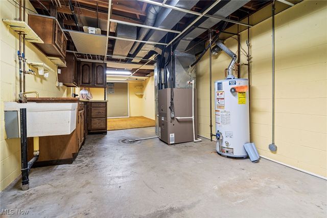 5375 Hillview Circle NW, Canton, OH 44718