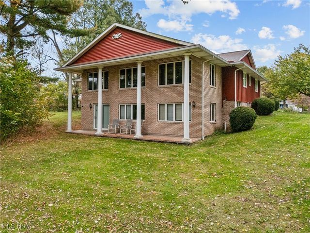 5375 Hillview Circle NW, Canton, OH 44718