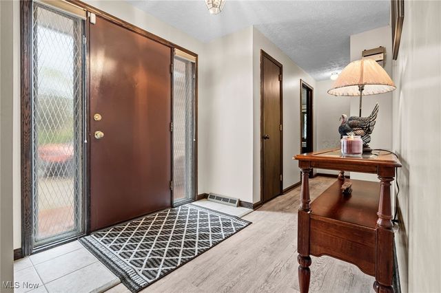 5375 Hillview Circle NW, Canton, OH 44718