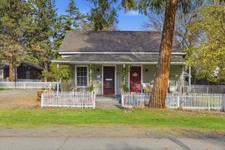 415 E C Street, Jacksonville, OR 97530
