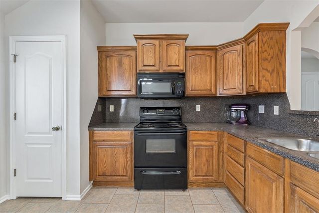 705 McConnell Drive, Yukon, OK 73099