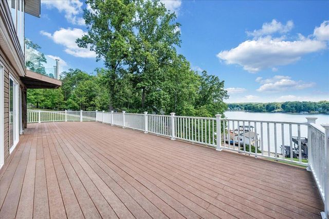 3222 Lakewood Forest RD, Moneta, VA 24121