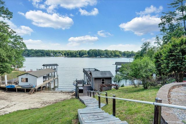 3222 Lakewood Forest RD, Moneta, VA 24121