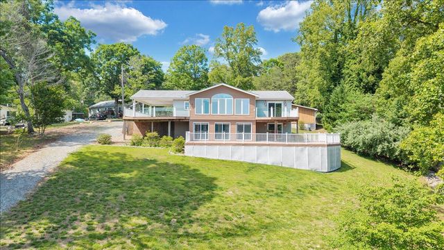 3222 Lakewood Forest RD, Moneta, VA 24121