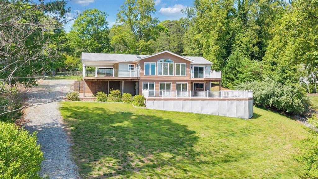 3222 Lakewood Forest RD, Moneta, VA 24121