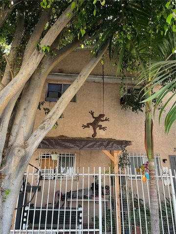 300 E 42nd Place, Los Angeles, CA 90011