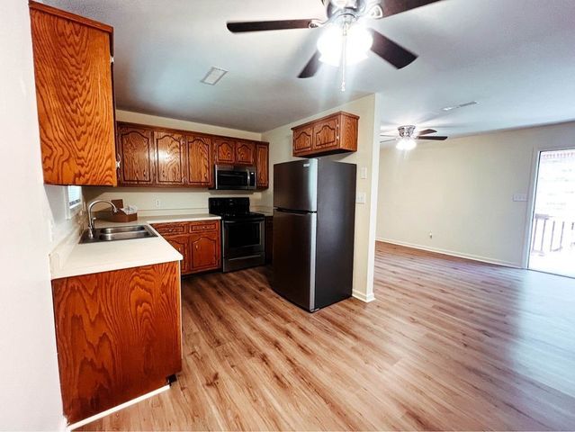 112 Ballygar St Apt G, Clarksville, TN 37043