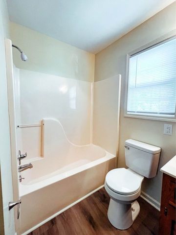 112 Ballygar St Apt G, Clarksville, TN 37043