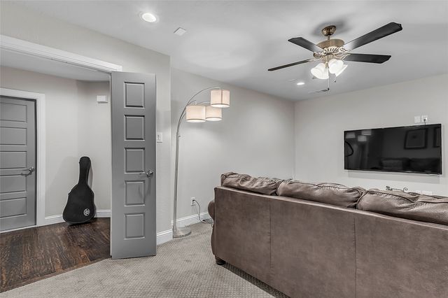 1014 Rennard Street, Caddo Mills, TX 75135