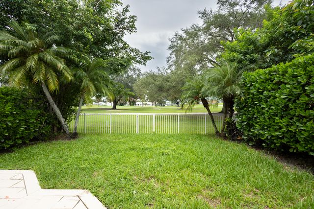 73 ADMIRALS Court, Palm Beach Gardens, FL 33418