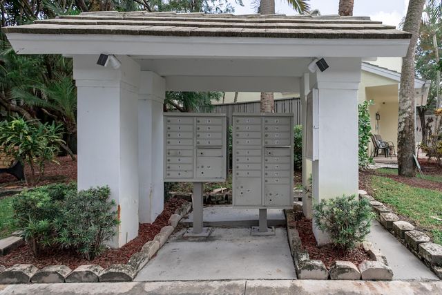 73 ADMIRALS Court, Palm Beach Gardens, FL 33418