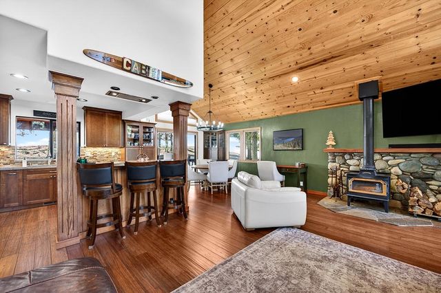 14165 Copenhagen Dr, Truckee, CA 96161