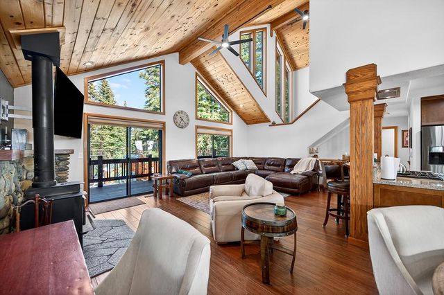 14165 Copenhagen Dr, Truckee, CA 96161