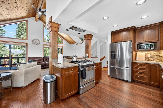 14165 Copenhagen Dr, Truckee, CA 96161