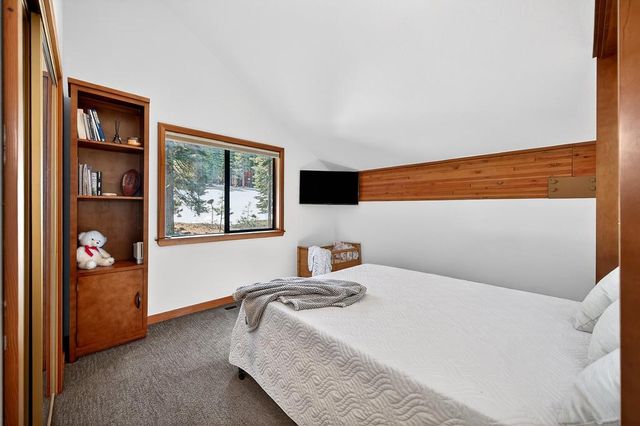 14165 Copenhagen Dr, Truckee, CA 96161