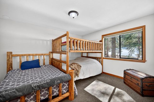14165 Copenhagen Dr, Truckee, CA 96161