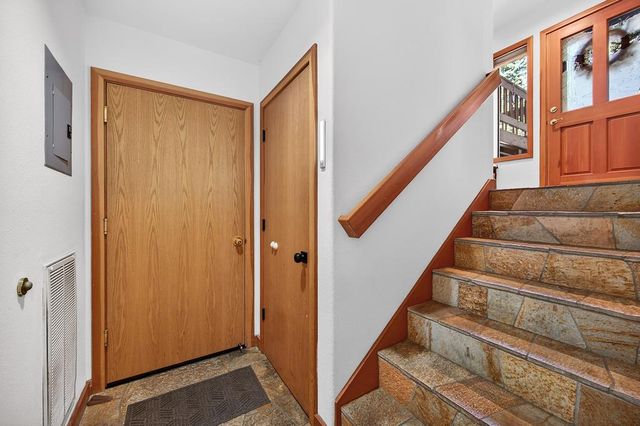 14165 Copenhagen Dr, Truckee, CA 96161