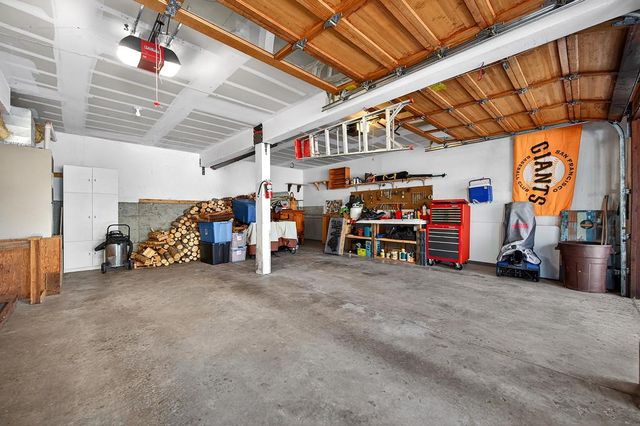 14165 Copenhagen Dr, Truckee, CA 96161