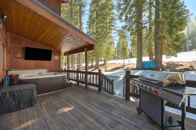 14165 Copenhagen Dr, Truckee, CA 96161