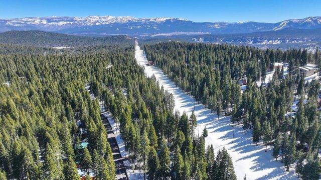 14165 Copenhagen Dr, Truckee, CA 96161