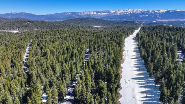 14165 Copenhagen Dr, Truckee, CA 96161