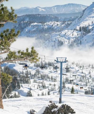 14165 Copenhagen Dr, Truckee, CA 96161