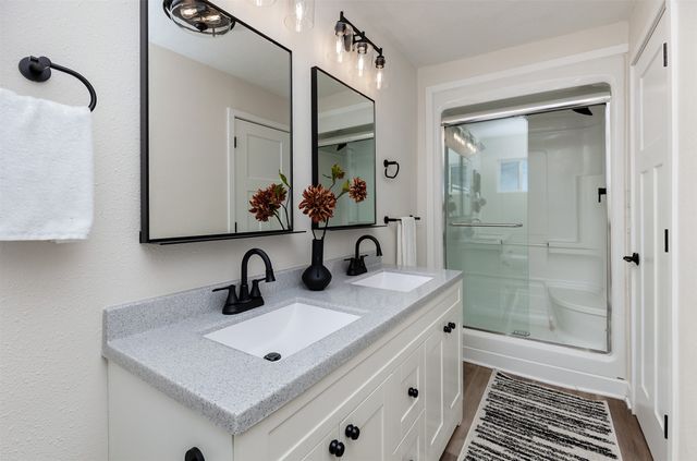 2944 Dean Avenue, Des Moines, IA 50317