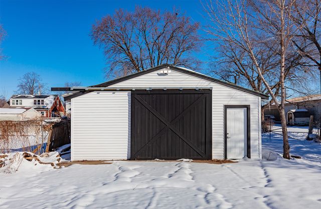 2944 Dean Avenue, Des Moines, IA 50317