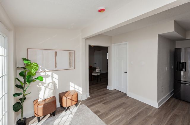 2944 Dean Avenue, Des Moines, IA 50317