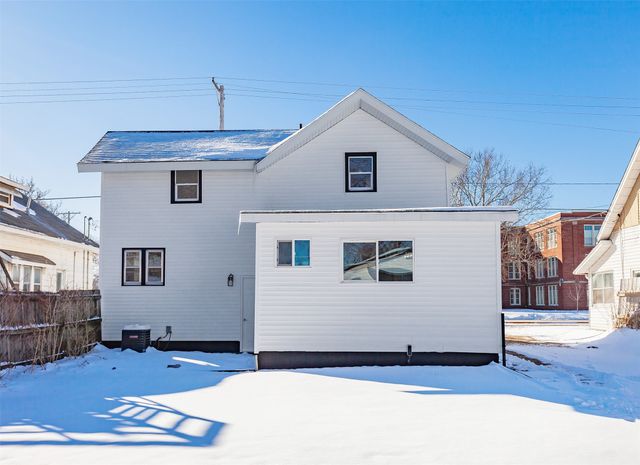 2944 Dean Avenue, Des Moines, IA 50317