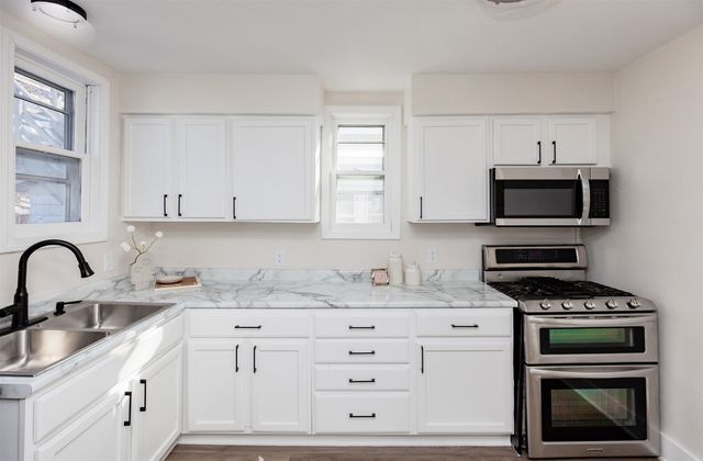 2944 Dean Avenue, Des Moines, IA 50317