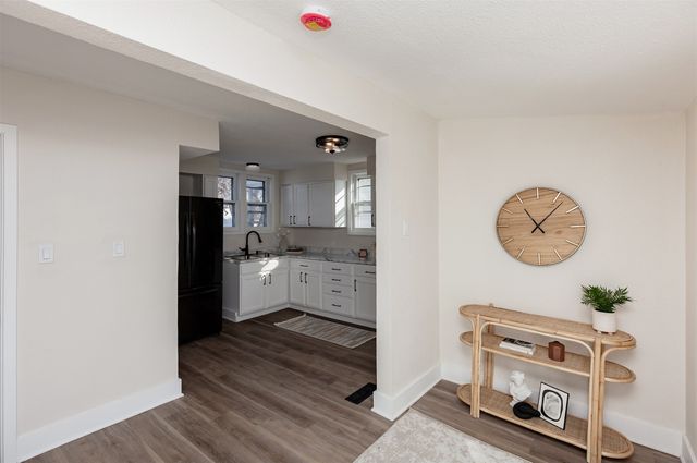 2944 Dean Avenue, Des Moines, IA 50317