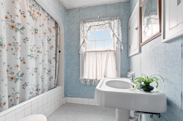 8016 DRIFTWOOD Drive, Erie, PA 16511