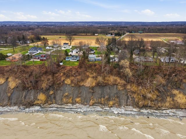 8016 DRIFTWOOD Drive, Erie, PA 16511