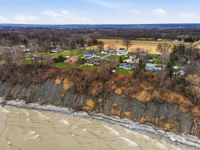 8016 DRIFTWOOD Drive, Erie, PA 16511