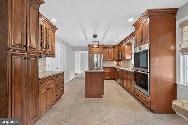 1704 BRECKENRIDGE DR, Harrisburg, PA 17112