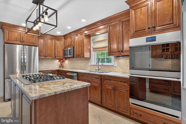 1704 BRECKENRIDGE DR, Harrisburg, PA 17112