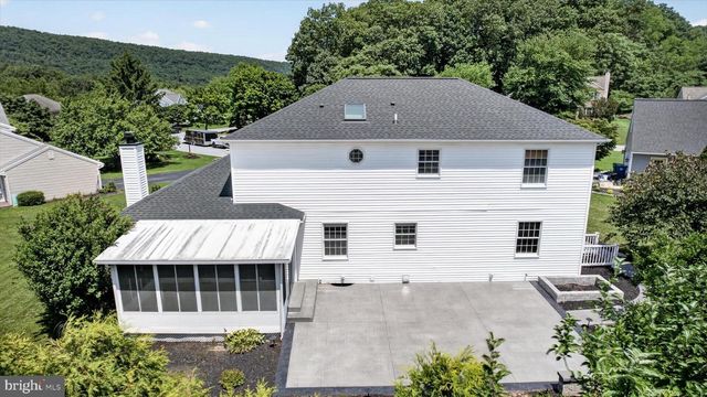 1704 BRECKENRIDGE DR, Harrisburg, PA 17112