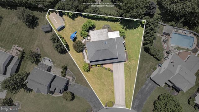 1704 BRECKENRIDGE DR, Harrisburg, PA 17112