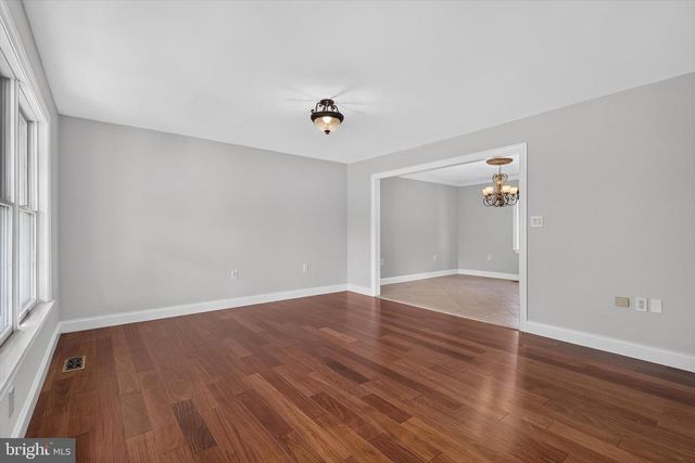 1704 BRECKENRIDGE DR, Harrisburg, PA 17112