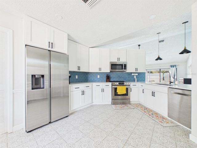 15018 REDCLIFF DRIVE, Tampa, FL 33625