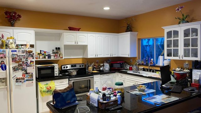 15579 SW 10th Ln, Miami, FL 33194