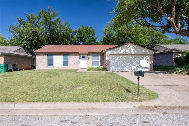 5709 Denise Drive, Haltom City, TX 76148